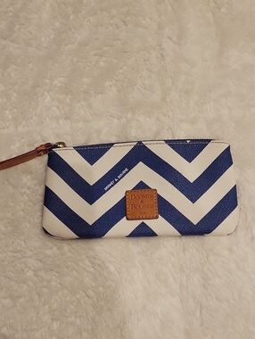 Dooney & Bourke Zipper Pouch